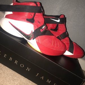 Nike Lebron James